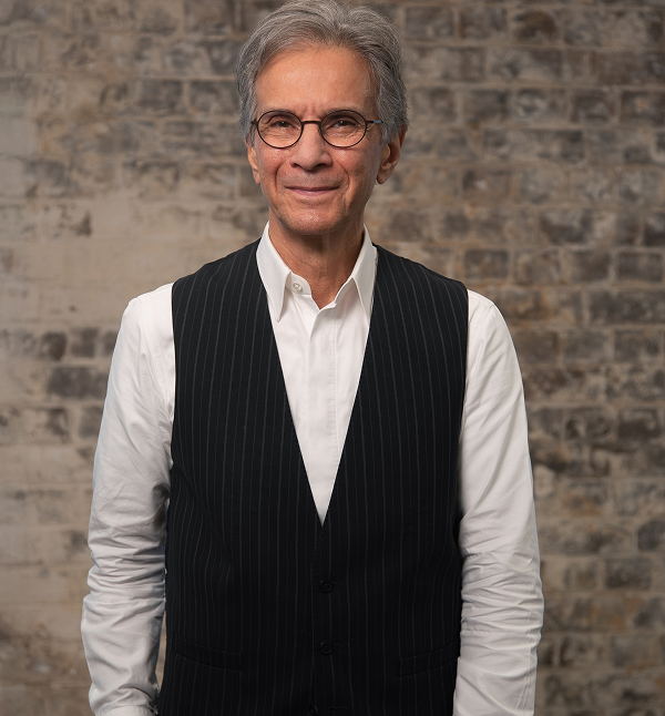 Studio-Shoot-05_-Landscape-2000px-x-3000px-1800x1200 1 (1).png